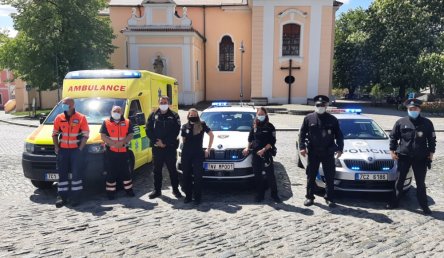 Záchranáři vzdali houkáním hold zdravotním sestrám